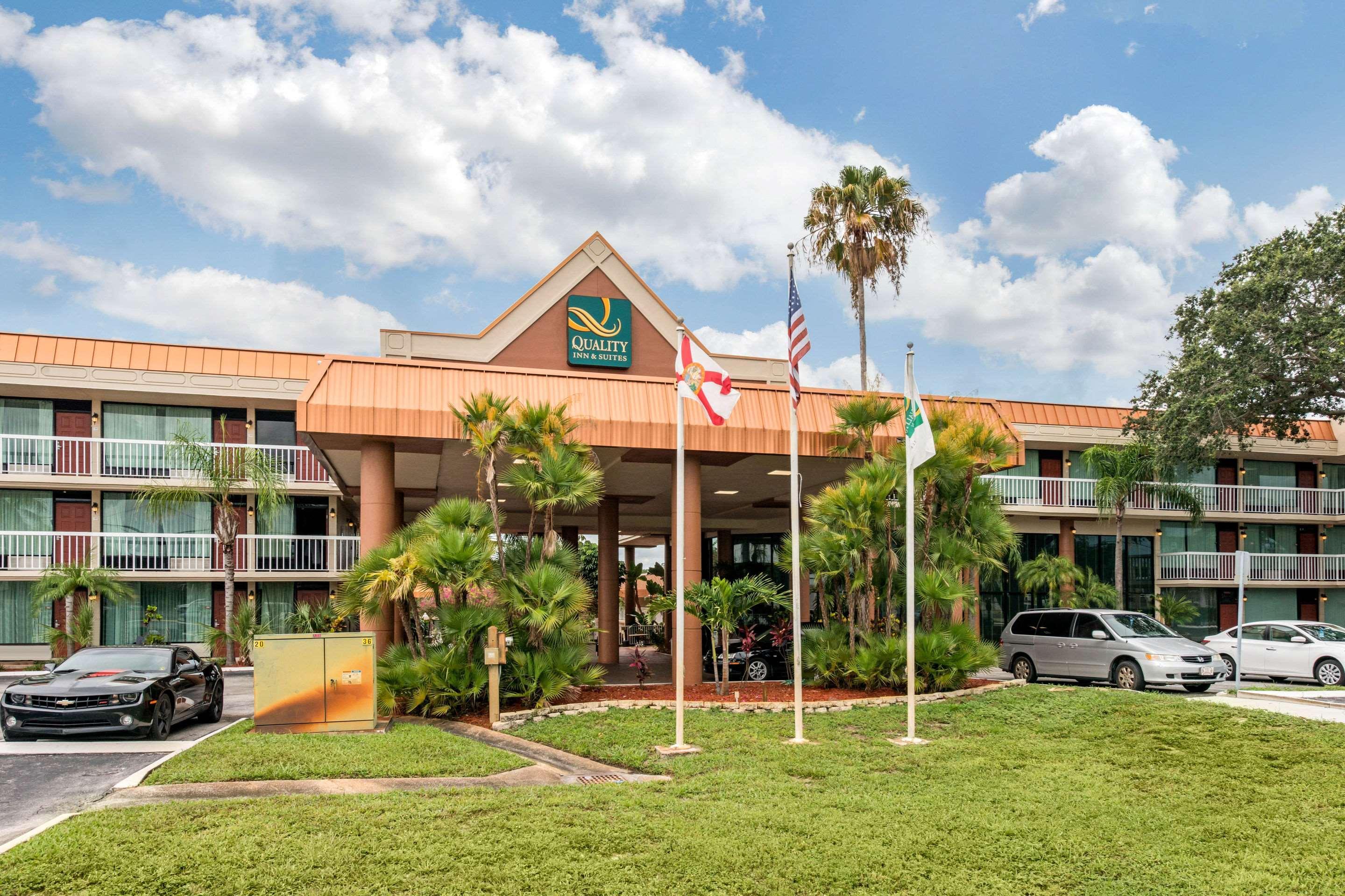 Quality Inn & Suites Tarpon Springs South Exterior foto